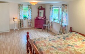 3 Schlafzimmer, Reisekinderbett