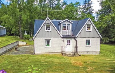 Beautiful home in Hästveda with kitchen