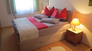 3 Schlafzimmer, Zimmersafe, Schreibtisch, Bügeleisen/Bügelbrett