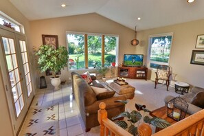 TV, books, stereo, offices - Country Garden · Country Garden - A Serene & Tranquil Getaway (Walla Walla)