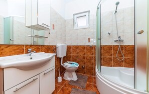 Shower - Lovely home in Kastel Stafilic (Kastel Stafilic)
