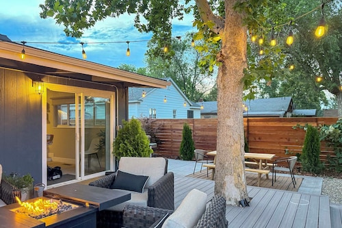 Hot Tub, Fire Pit: Midtown Reno Oasis!