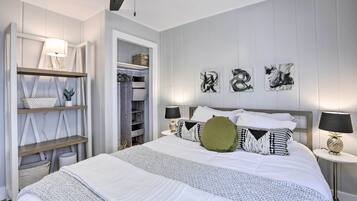 3 bedrooms, laptop workspace, iron/ironing board, internet