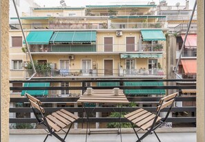 Outdoor dining - 2 Bedroom & 2 Bathroom - 4mins Walk To Acropolis (Athina)
