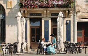 Outdoor dining - 2 bedroom cozy apartment in Pula (Pula)