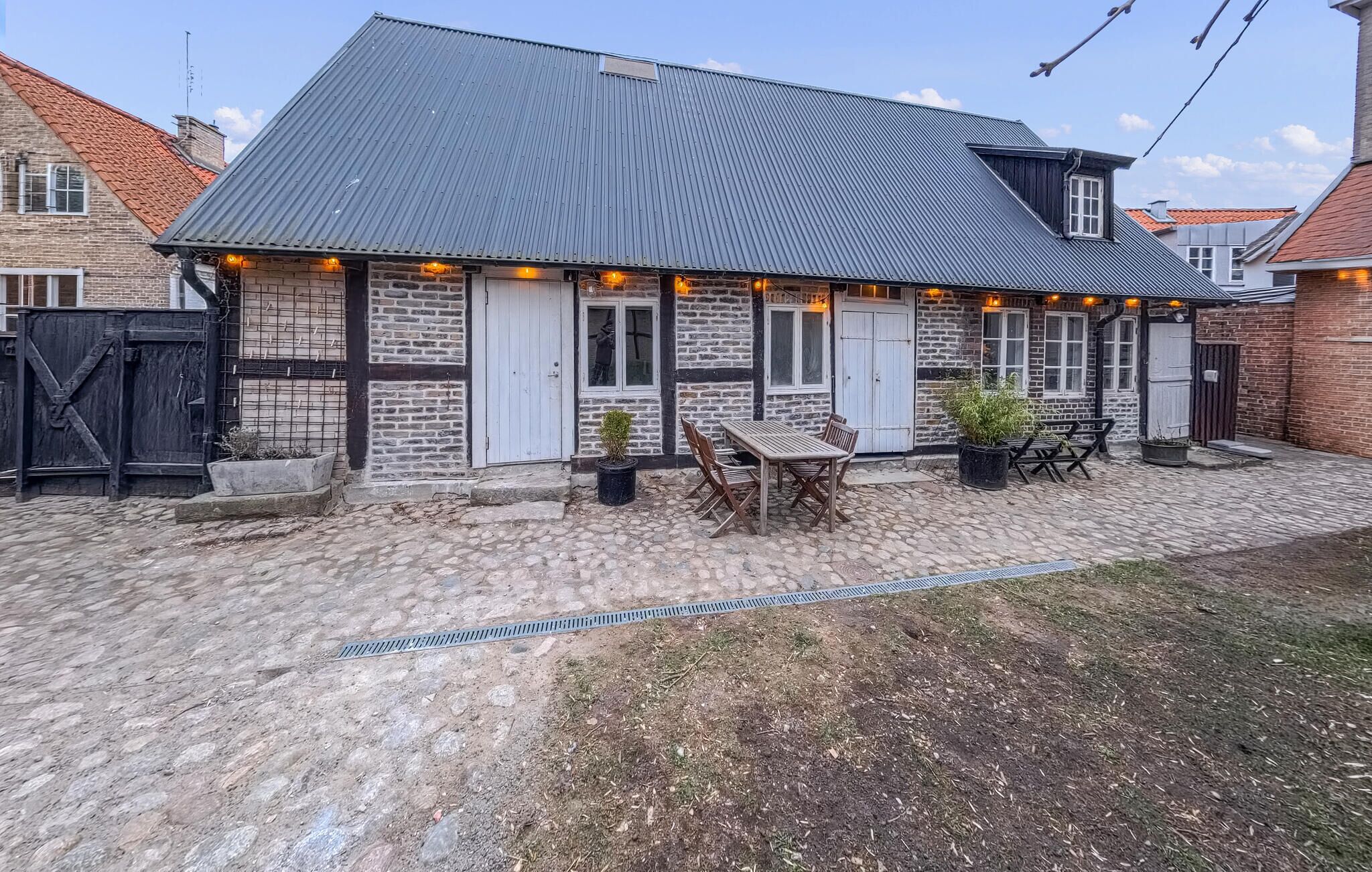 المنشأة من الخارج