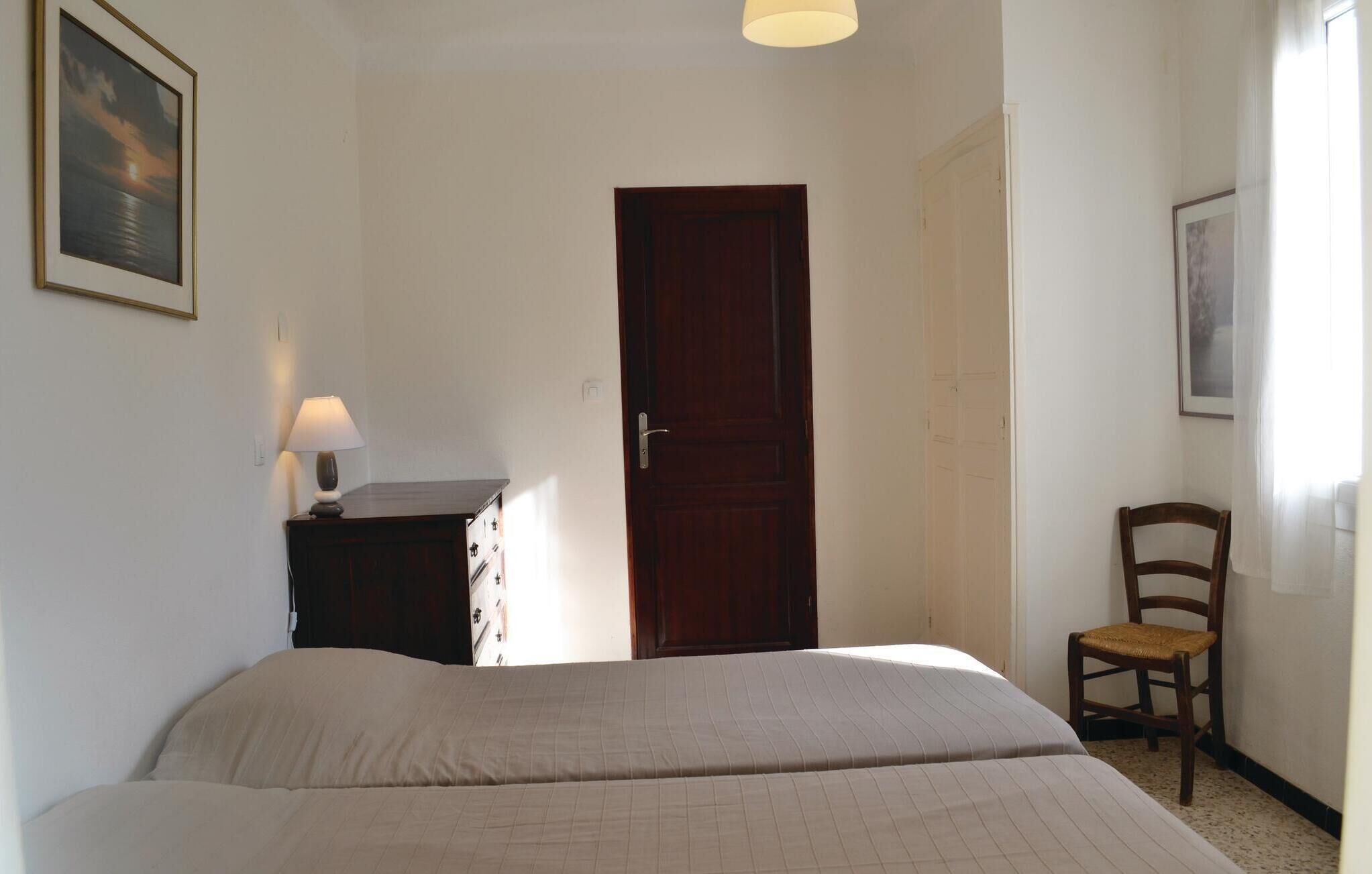 3 室のベッドルーム、旅行用ベビーベッド、WiFi (無料)、ベッドシーツ