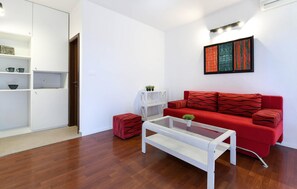 TV - Awesome home in Podstrana (Podstrana)