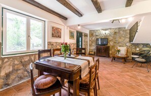 Dining - Awesome home in Podstrana (Podstrana)