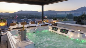 A rooftop terrace with a hot tub, seating area, and a view of the mountains. - Luxury villa with 2 pools , jacuzzi and tennis court (Corfu)