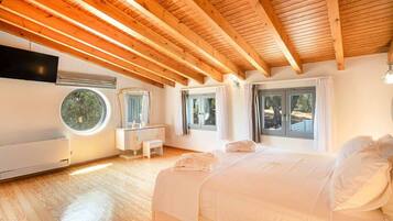 5 soveværelser, pengeskab på værelset, strygejern/strygebræt