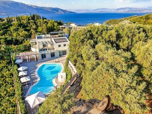 Indoor pool, outdoor pool - Luxury villa with 2 pools , jacuzzi and tennis court (Corfu)