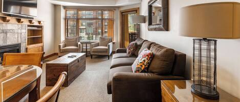 TV connectée, cheminée, lecteur de DVD