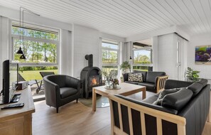 TV, fireplace, DVD player - Gorgeous home in Sydals with WiFi (Sydals)