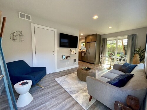 Alberta Arts Private Apartment!