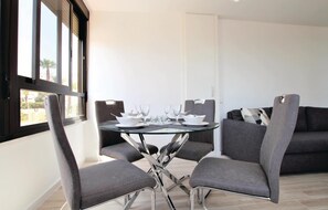 Dining - Cozy apartment in Torrevieja with house sea view (Torrevieja)