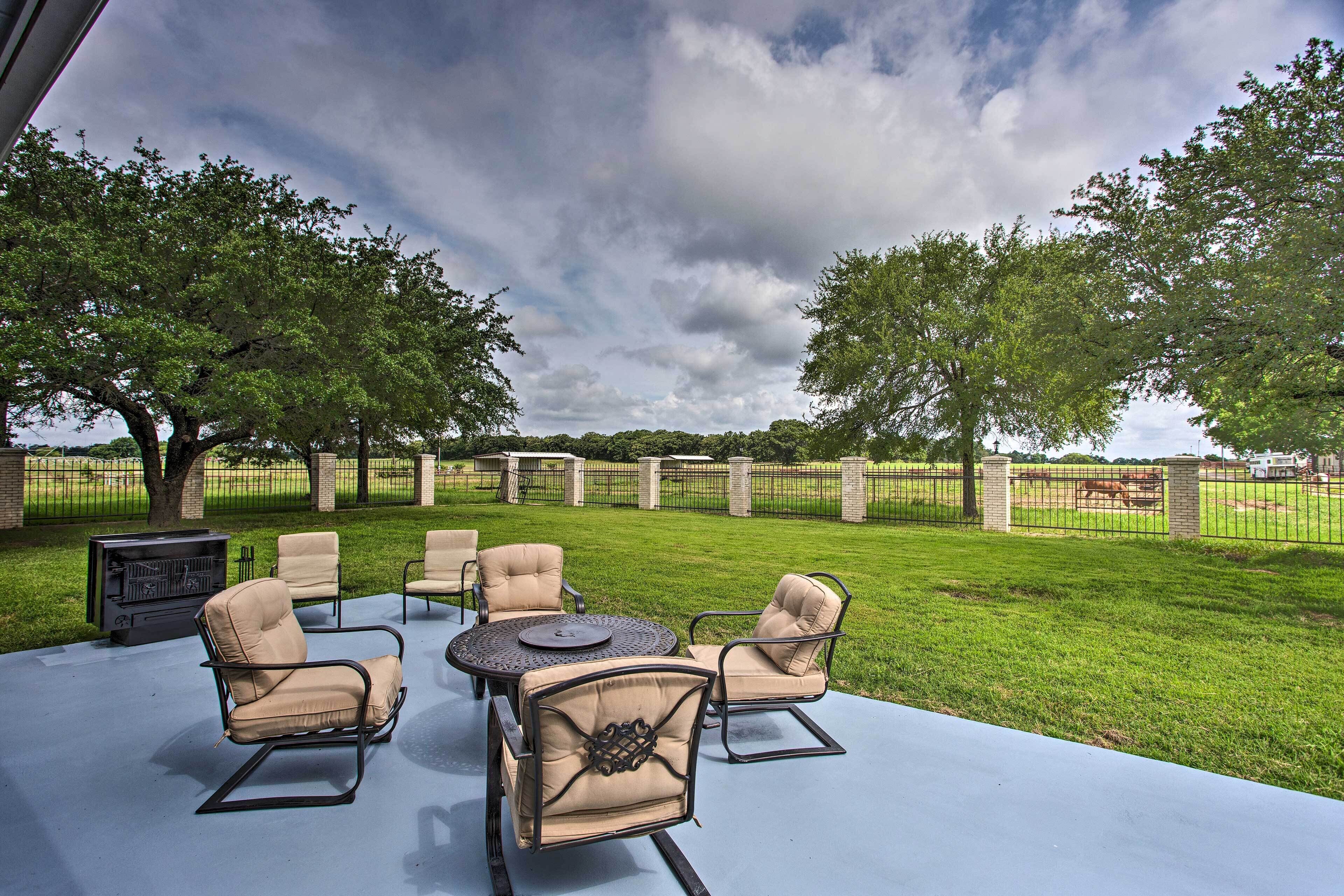 ‘Big Barrels Ranch' w/ Porch, Gas Grill & Views!