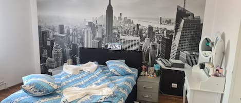 2 bedrooms, Select Comfort beds, iron/ironing board, free WiFi