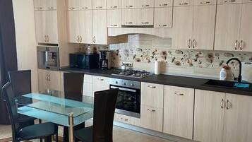 Tủ lạnh, lò vi sóng, lò nướng, bếp nấu