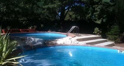 Ferienhaus mit Pool und Klimaanlage