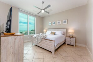 3 chambres, bureau, fer et planche à repasser, lit parapluie