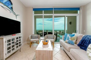 Smart TV, futbolito, oficina, monitor de computadora