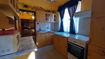 Microwave, stovetop, coffee/tea maker