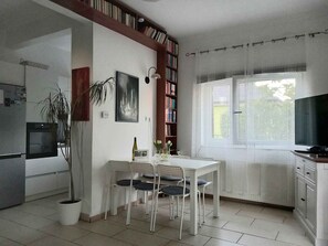Dining - Holiday home with pool and internet (Balatonmáriafürdő)