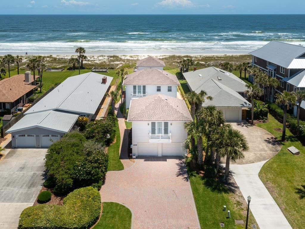 Charming oceanfront cottage on Duval Drive!