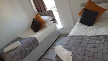 2 bedrooms, iron/ironing board, free WiFi, bed sheets