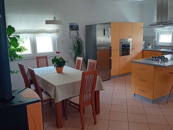 Dining - Holiday home with swimming pool and air conditioning (Grižane)