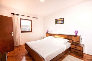 3 bedrooms, WiFi - Holiday home with barbecue facilities (Rakalj)