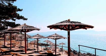 Ferienhaus mit 2 getrennten Apartments, Swimmingpool und Klimaanlage