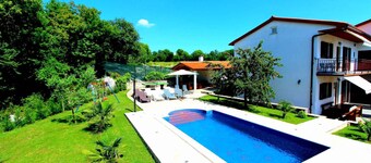 Maison de vacances avec 2 appartements séparés, piscine et climatisation