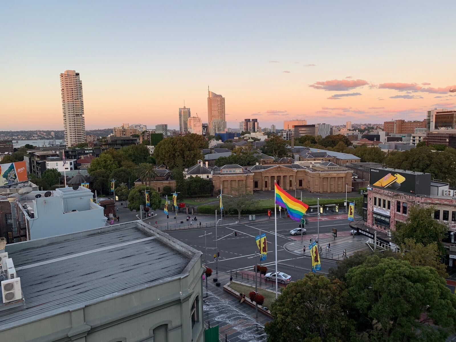 Taylor Square: small studio with a view! BUDGET