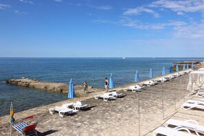 Property grounds - Holiday apartment 200 m from the beach (Novigrad)