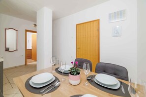 Dining - Holiday apartment 100m from the beach with sea views (Dramalj)