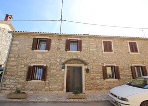 Exterior - Holiday home in the center of Novigrad, beach 150 m away (Novigrad)