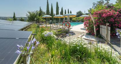 Belle maison de vacances avec WIFI, bain à remous, climatisation, piscine privée, TV, terrasse