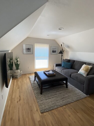 Downtown Camas Apartment