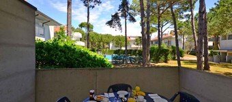 Appartement de vacances avec air conditionné, balcon et piscine à Lignano