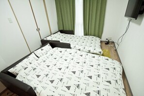 1 bedroom, desk, free WiFi, bed sheets