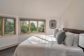 2 slaapkamers, een bureau, een strijkplank/strijkijzer, wifi