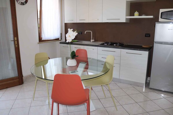 Dining - Holiday apartment with balcony and swimming pool (Lazise)