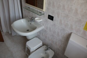 Douche, bidet