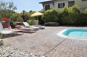 Pool - Holiday apartment with balcony and swimming pool (Lazise)