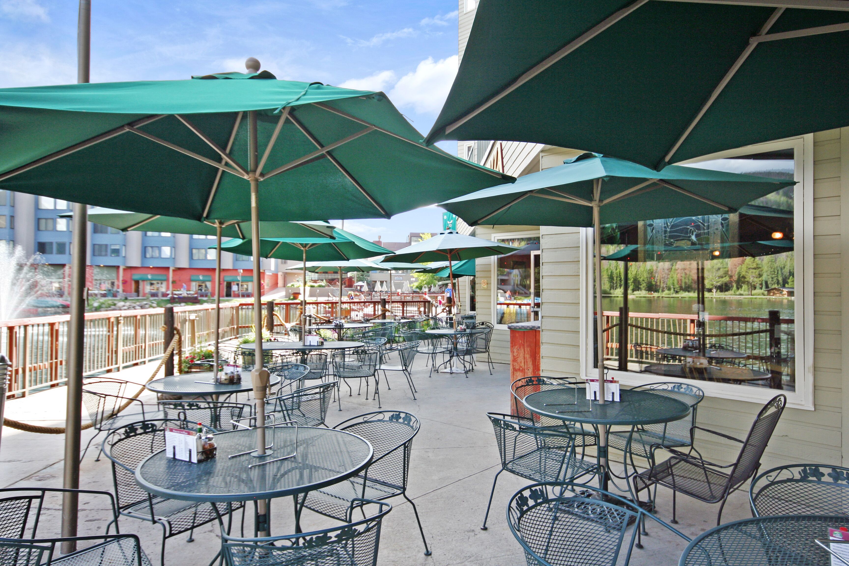 Deluxe-lejlighed - 2 soveværelser - adgang til pool - søudsigt (Decatur 1804) | Udendørsområde