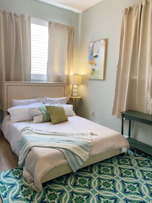 2 bedrooms, desk, iron/ironing board, WiFi