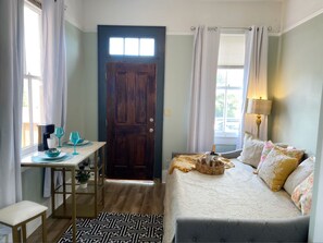 2 bedrooms, desk, iron/ironing board, WiFi