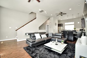 Smart TV, computer monitors